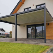 pergola tarasowa z dachem tkaninowym Soft przyścienna zamontowana do ściany budynku Spin Szczecin Zachodniopomorskie