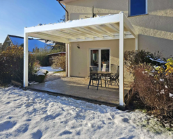 Pergola Fix z dachem z poliwęglanu, montowana do ściany, z bocznymi osłonami Helio Zip Screen Spin Szczecin Zachodniopomorskie
